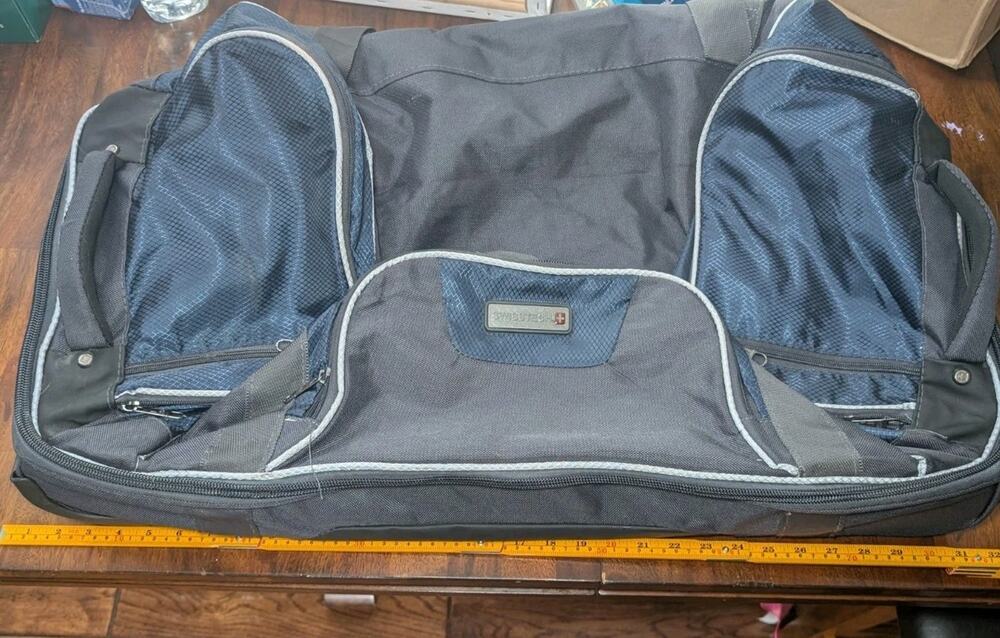 SwissGear Rolling Duffel Bag Black Wheeled Travel Luggage Carry On Size